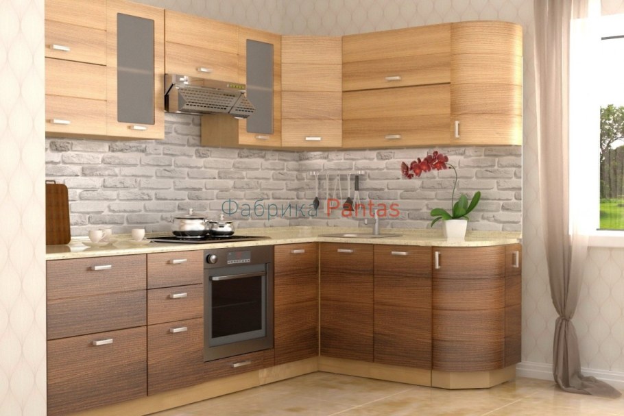 Кухня с фасадами под дерево