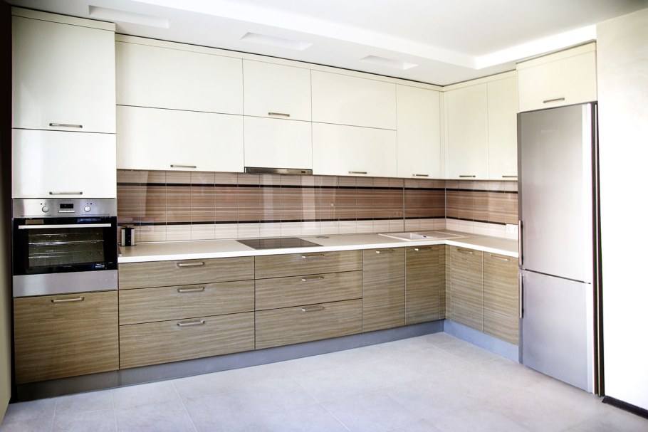 Кухня с горизонтальными фасадами