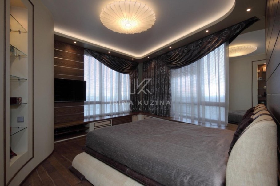 Двухъярусный потолок в спальне