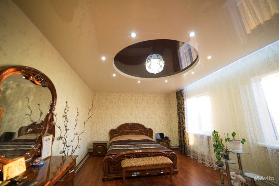 Красивые натяжные потолки для спальни двух уровней