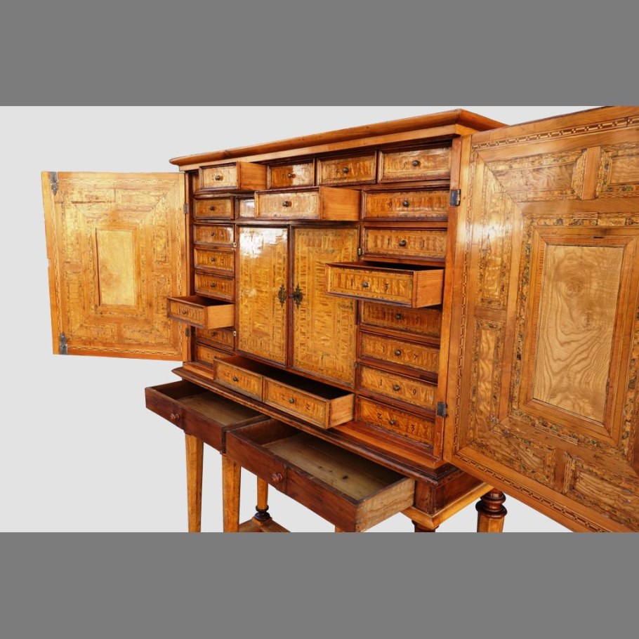 Шкаф-кабинет 17 века