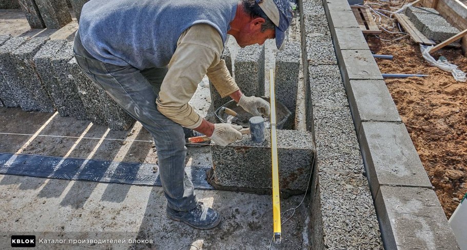 Кладка арболитовых блоков
