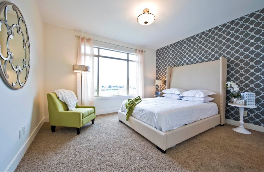 Однотонные стены в спальне