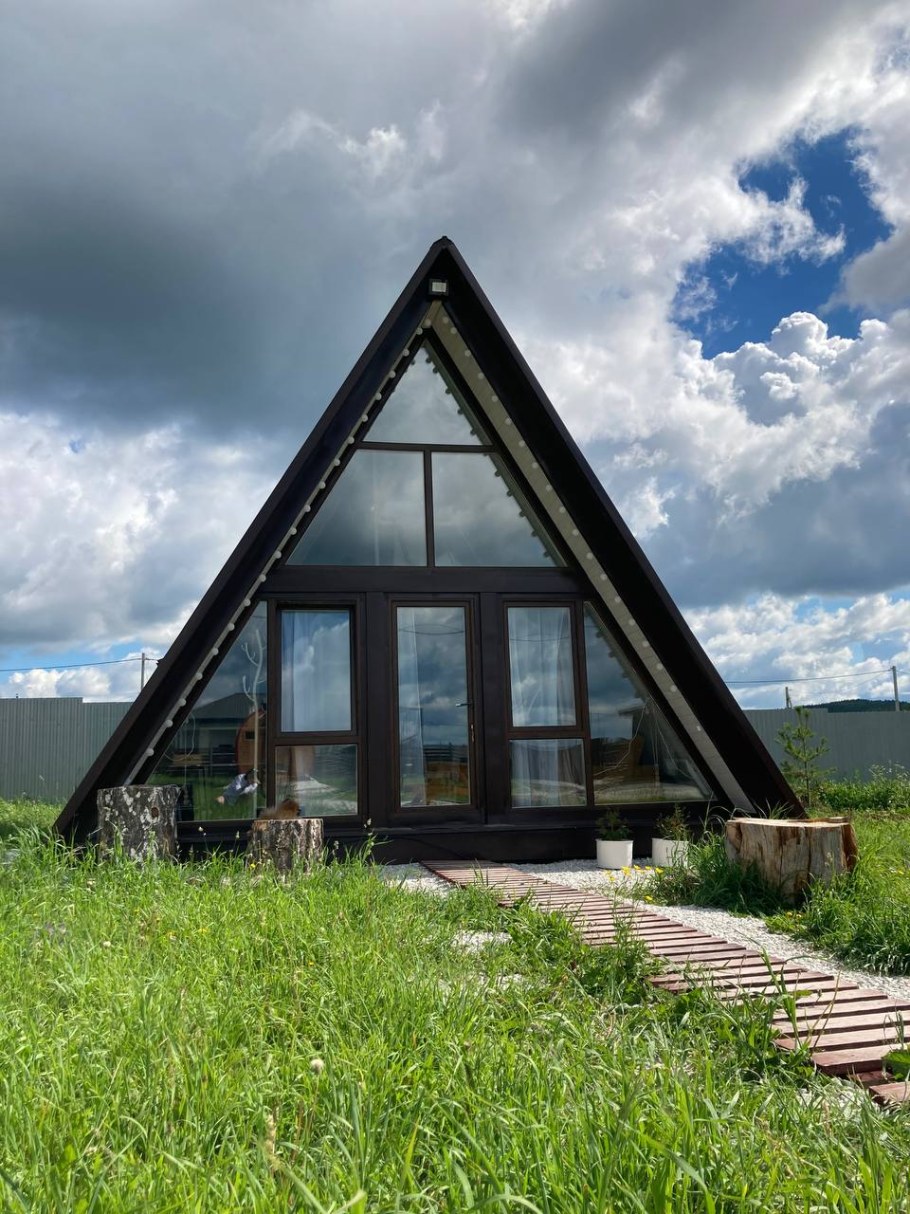 Треугольные дома в Краснолесье