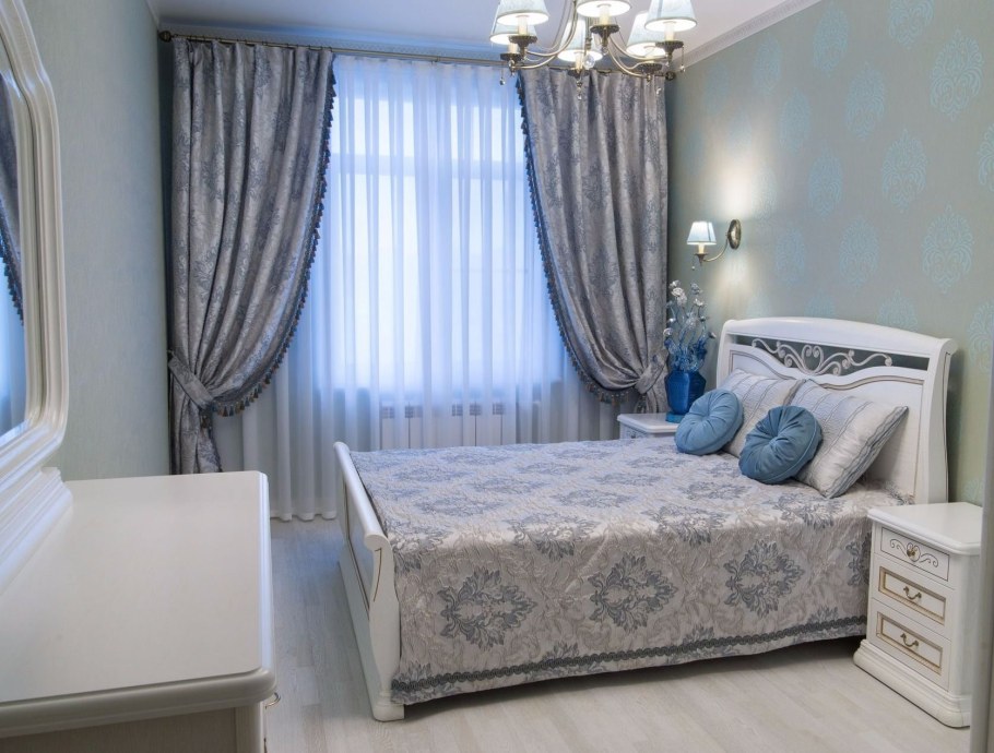 Шторы в маленькую спальню с балконом