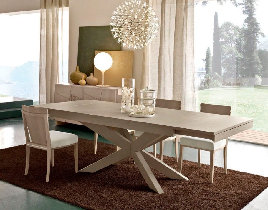 Обеденный стол в гостиную