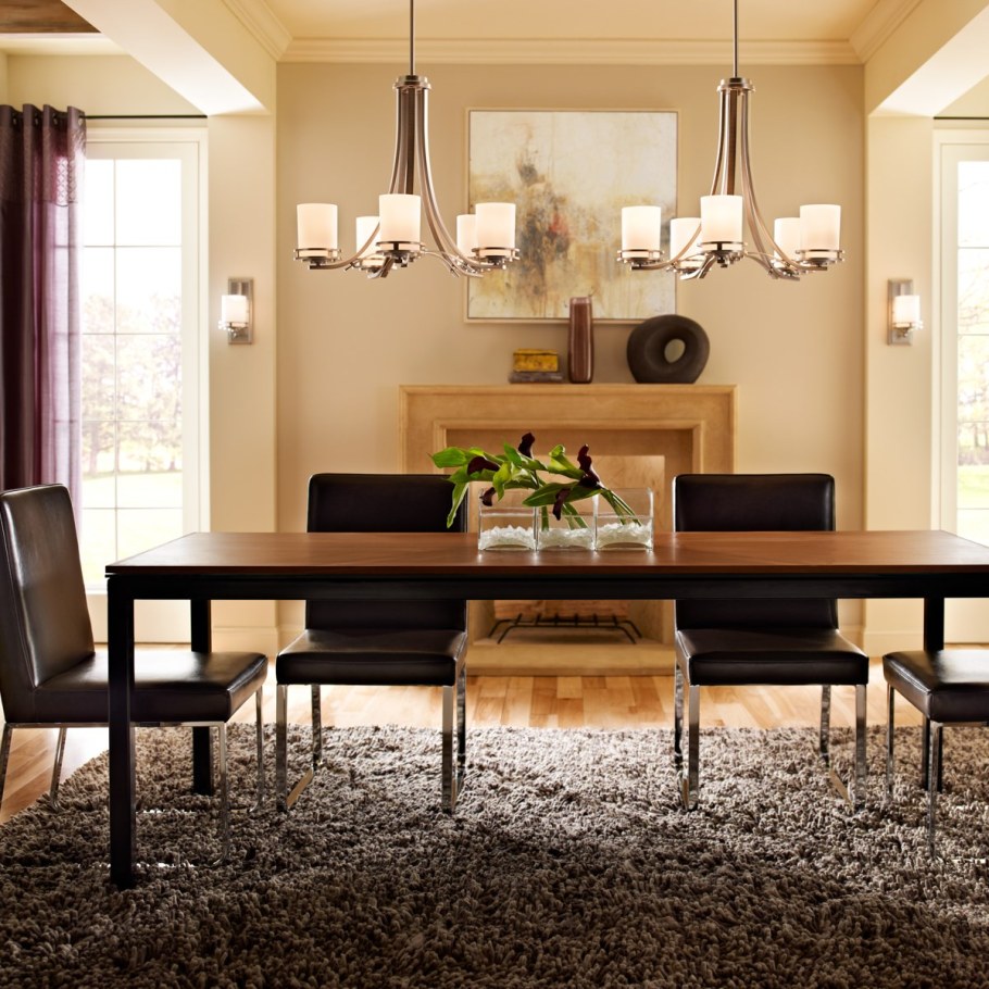 Люстра над столом