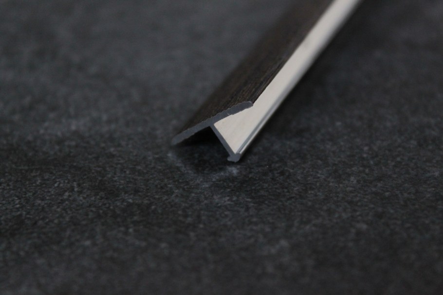 Мягкий силиконовый профиль т-образный черный