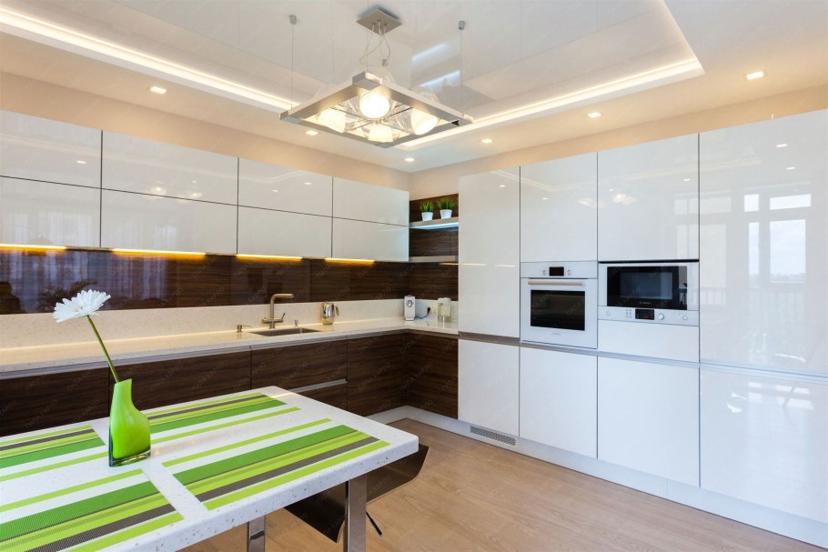 Кухни хайтек светлых тонов