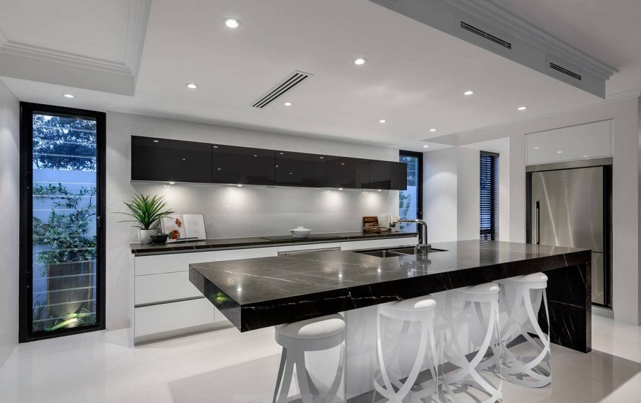 Современная черно белая кухня