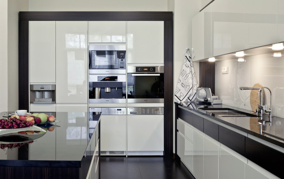 Красивая кухня встроенная