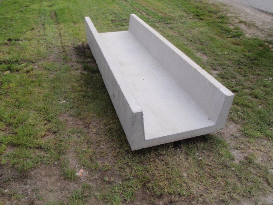 Бетонный кюветный лоток