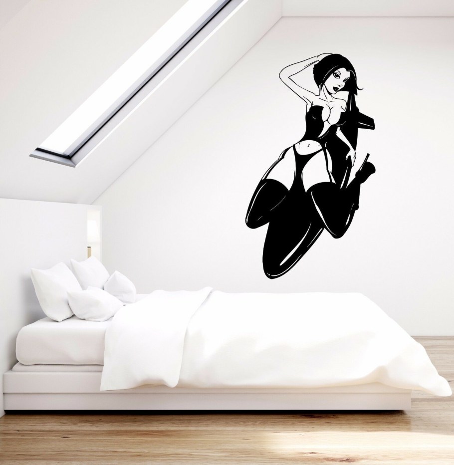 Наклейка на стену девушка