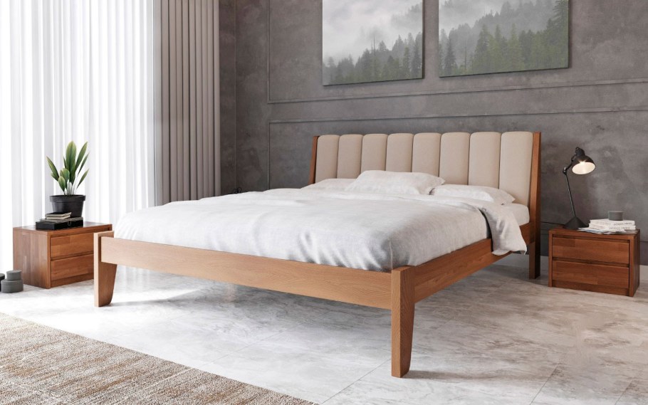 Деревянная кровать с мягким изголовьем