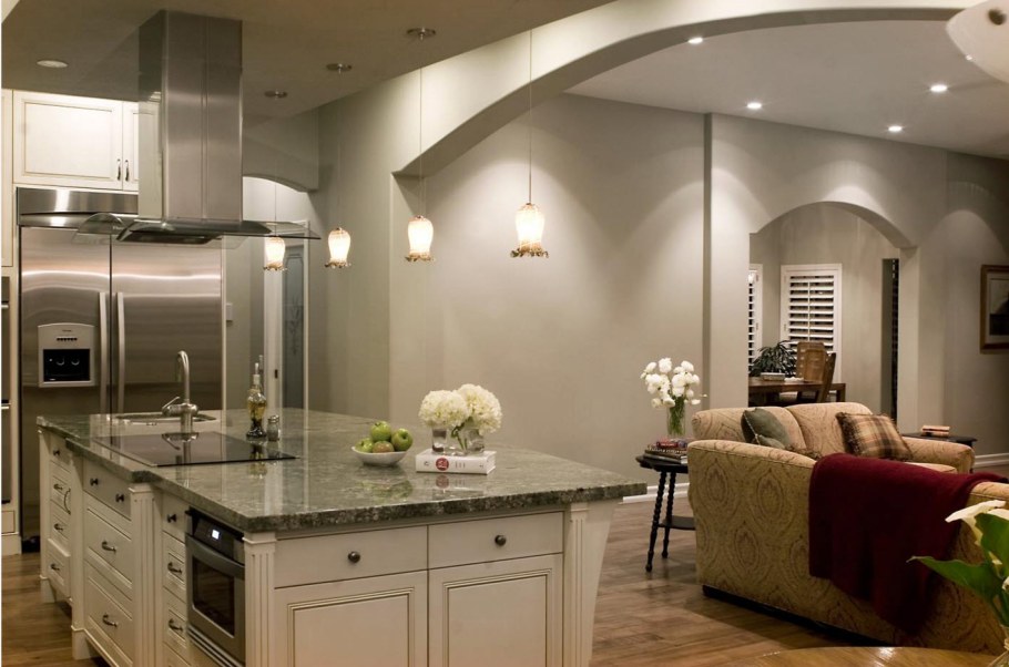 Кухня совмещенная с гостиной аркой