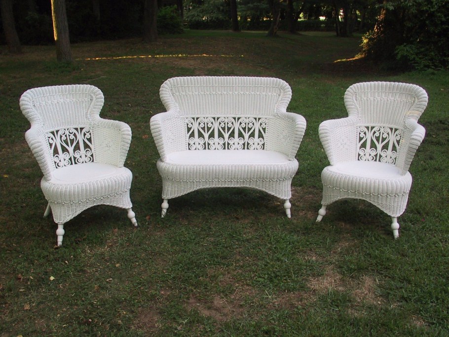 Садовая мебель плетеная из пластика