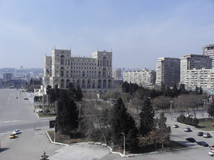 Улица Везирова в Баку