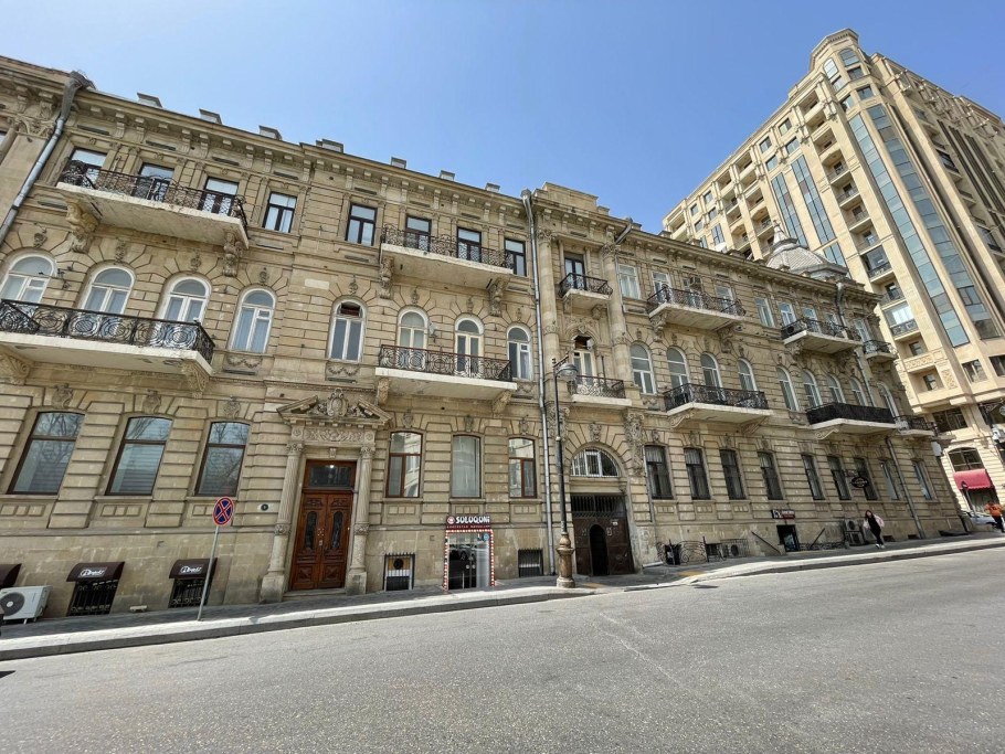 Здание Бакинской Думы