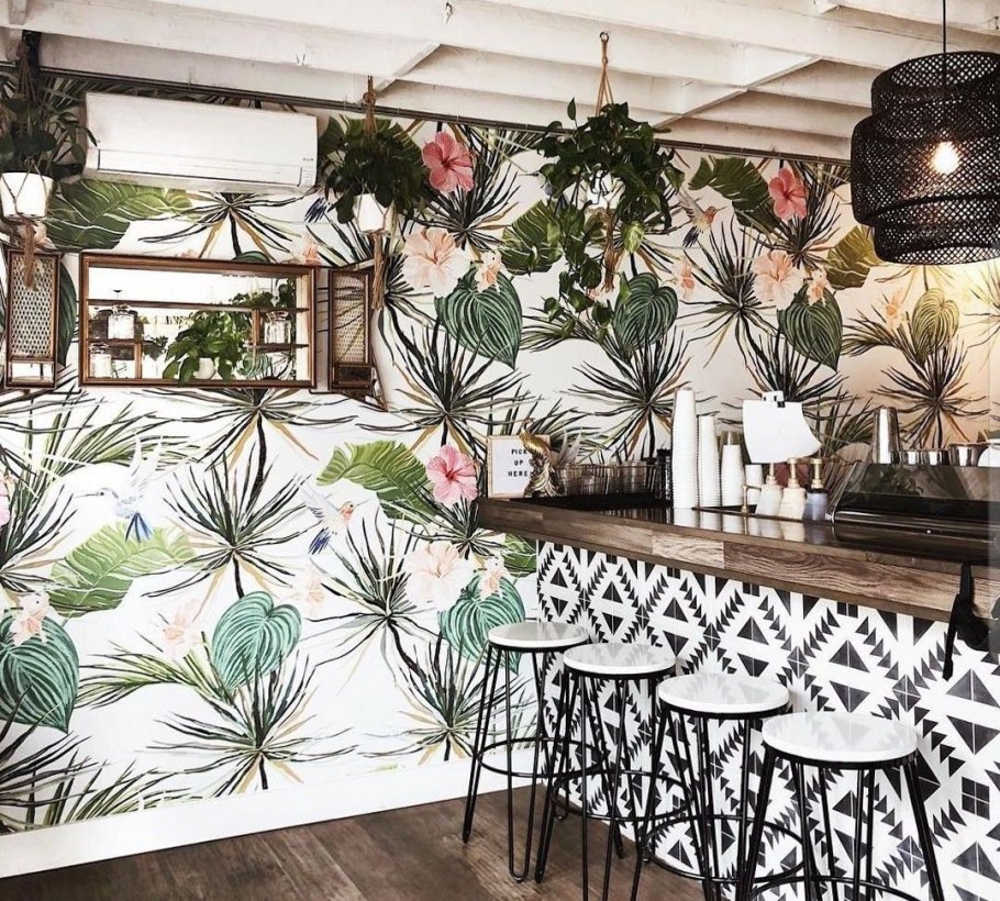 Бар в тропическом стиле