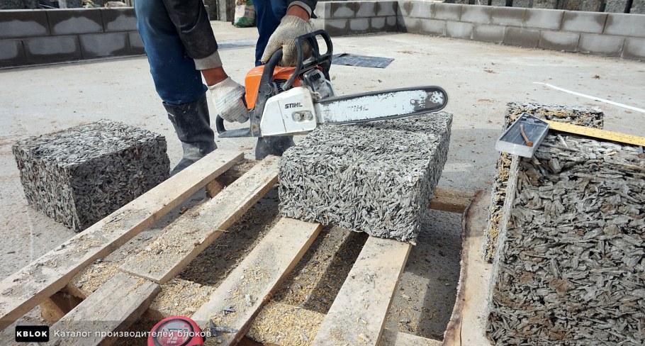 Резка арболитовых блоков