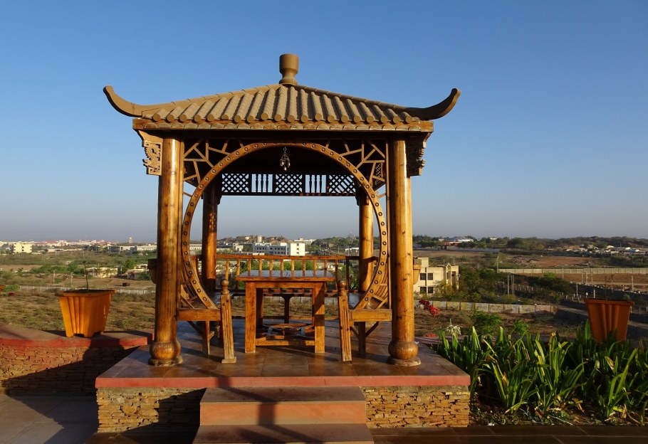 Пергола из дерева в Восточном стиле