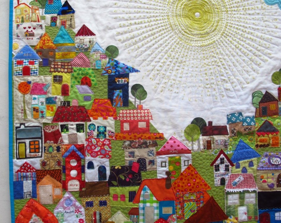Панно с домиками лоскутное