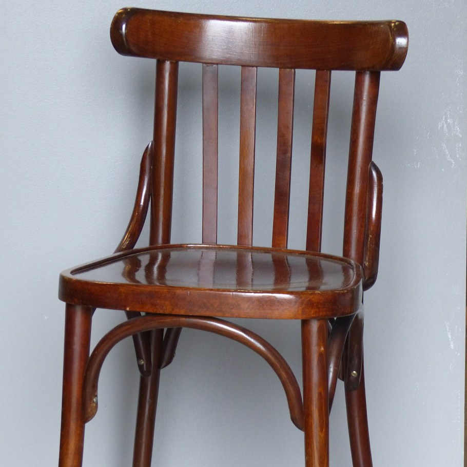 Винтажный деревянный стул