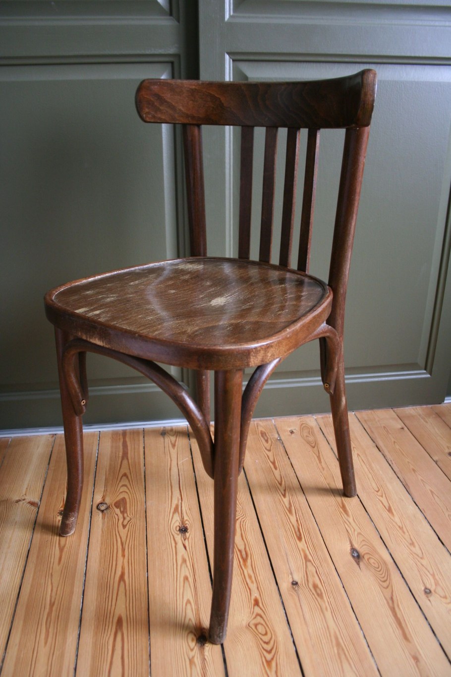 Отреставрировать стулья деревянные