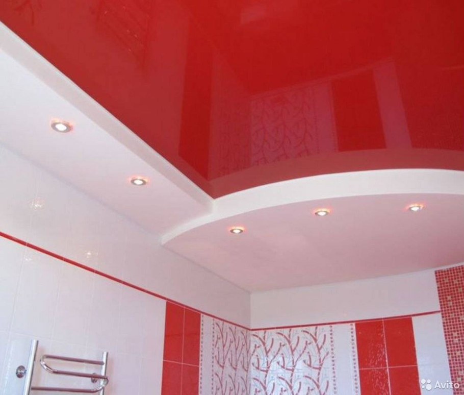 Красный натяжной потолок