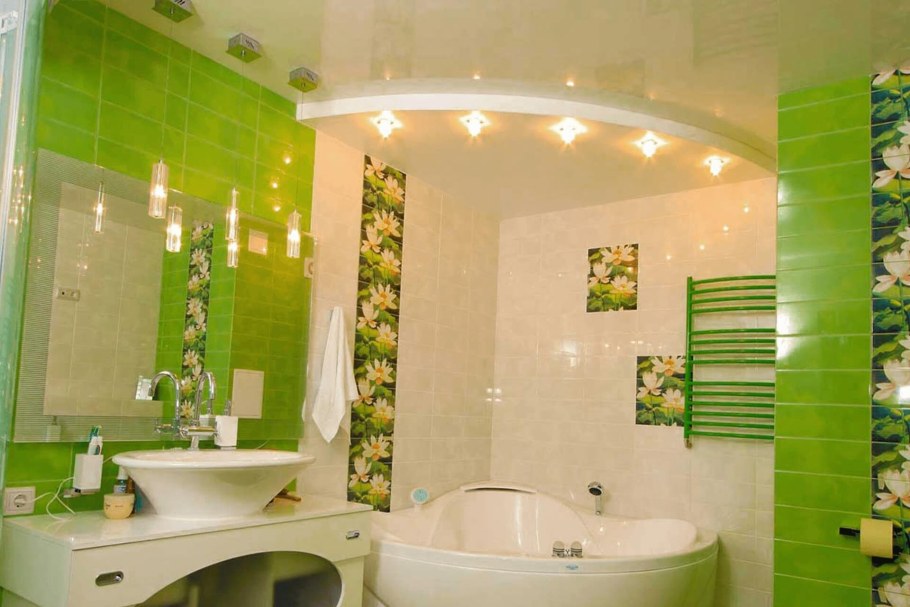 Натяжной потолок в ванной комнате