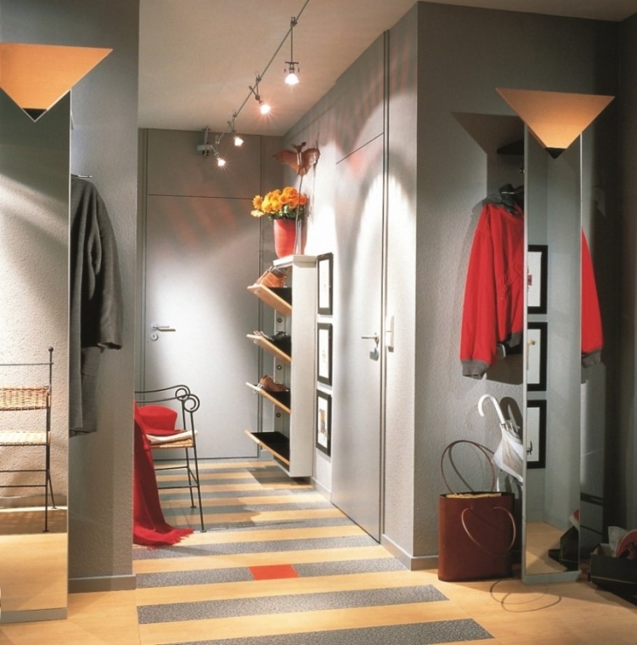 Яркая прихожая