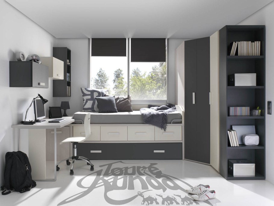 Комната подростка темная