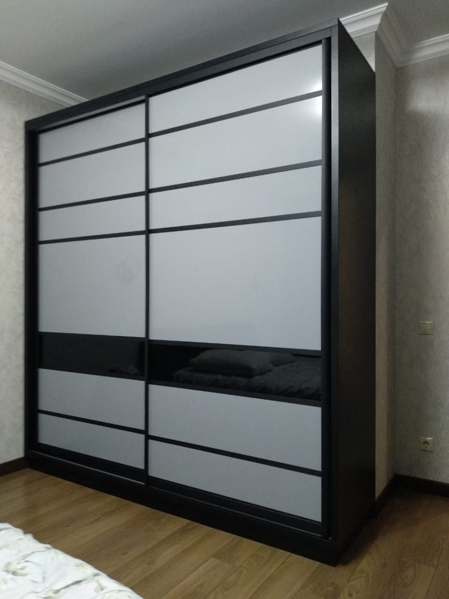 Шкаф-купе лакобель и зеркало ромбиками