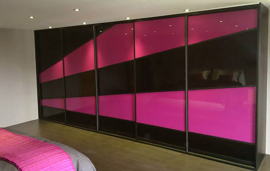 Шкаф-купе со стеклом лакобель