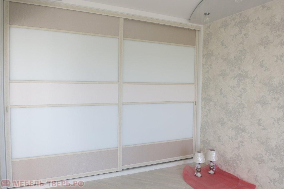 Лакобель шкаф купе с белым профилем
