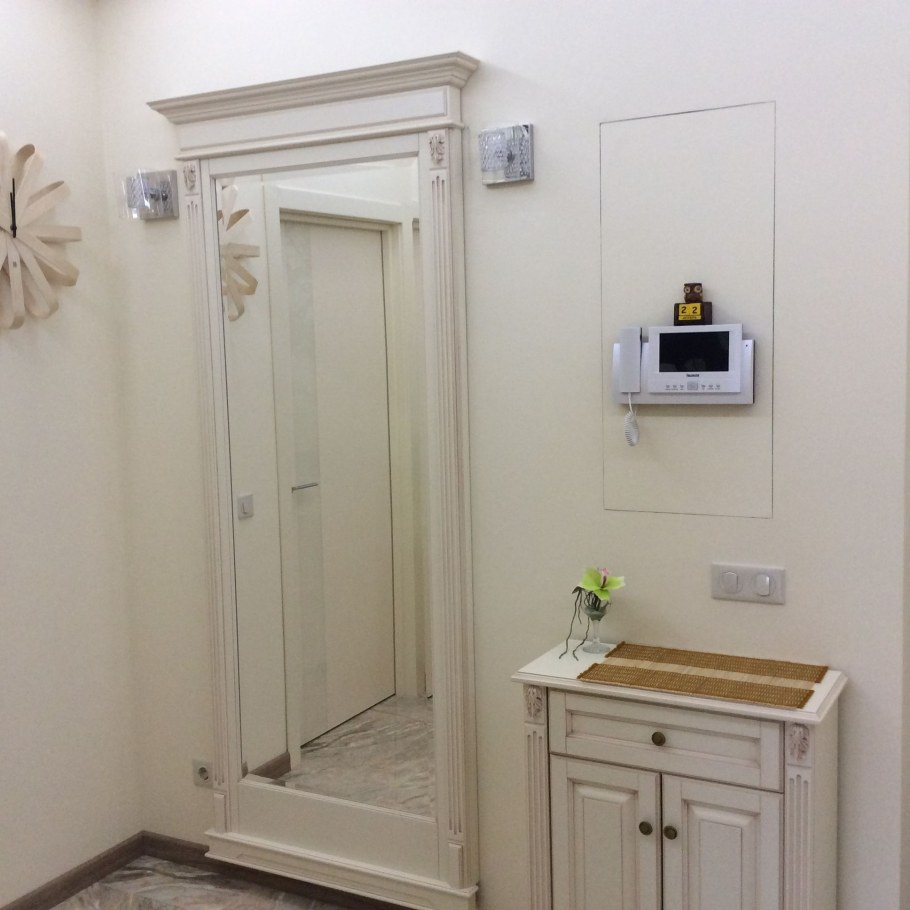 Электрический щиток в прихожей