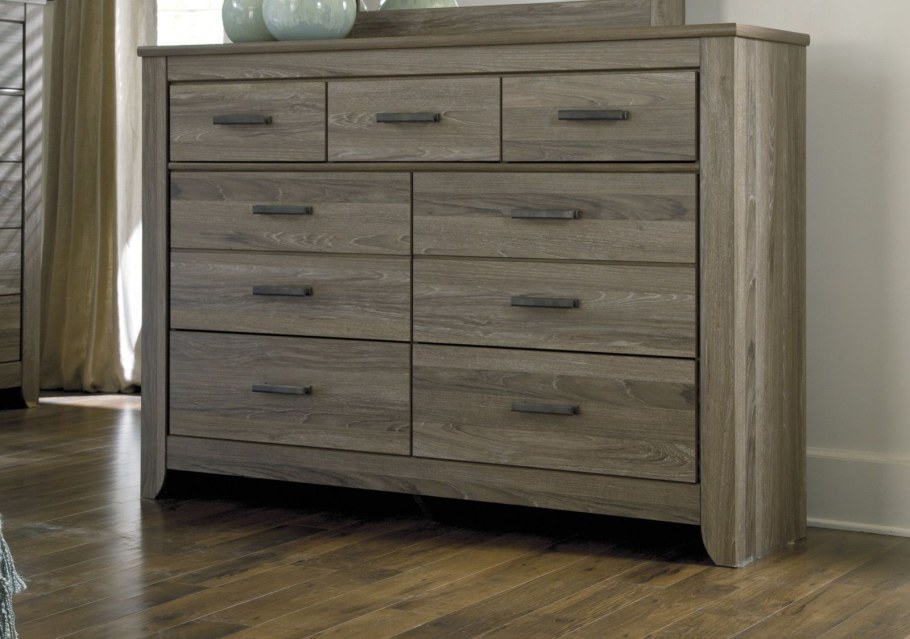 Вместительный комод