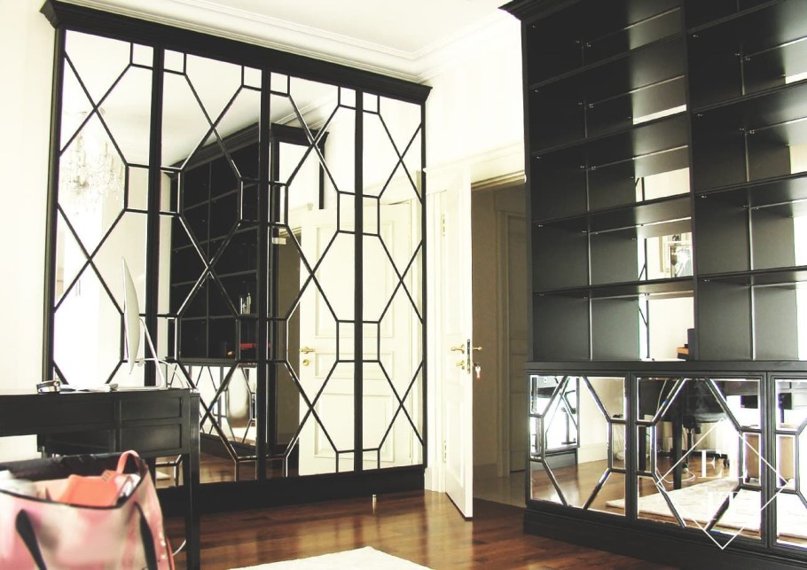 Шкаф распашной с зеркалом с фацетом