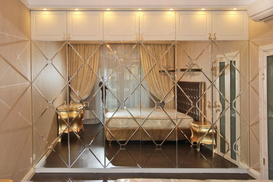 Зеркальное панно в интерьере