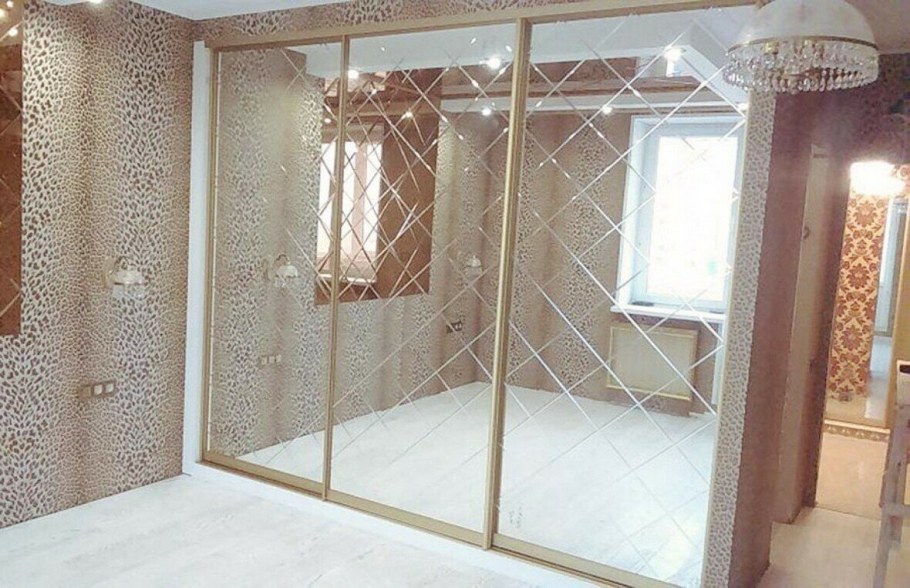 Двери купе с алмазной гравировкой