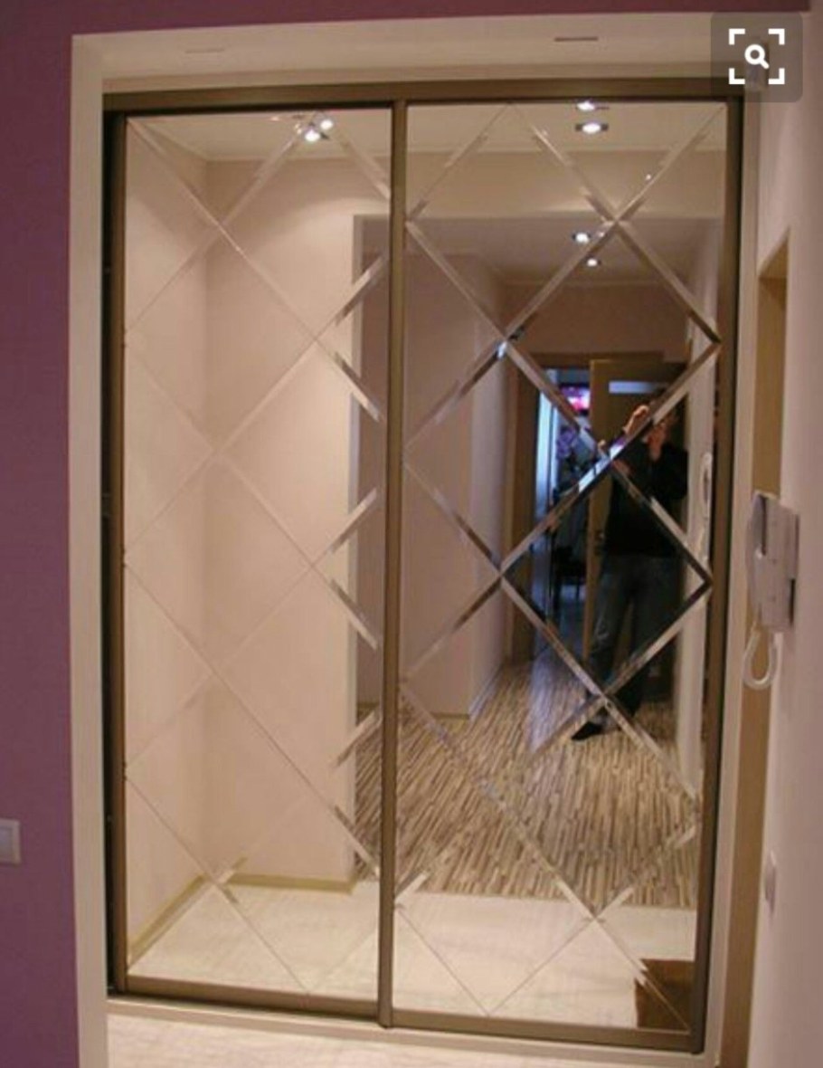 Шкаф купе с зеркалом