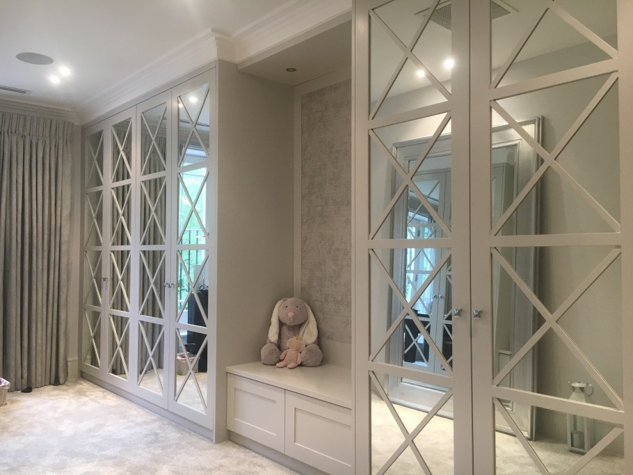 Шкаф с перекрестиями