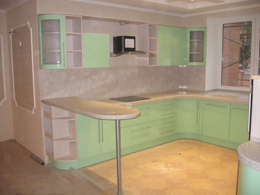 Угловой стол на кухню