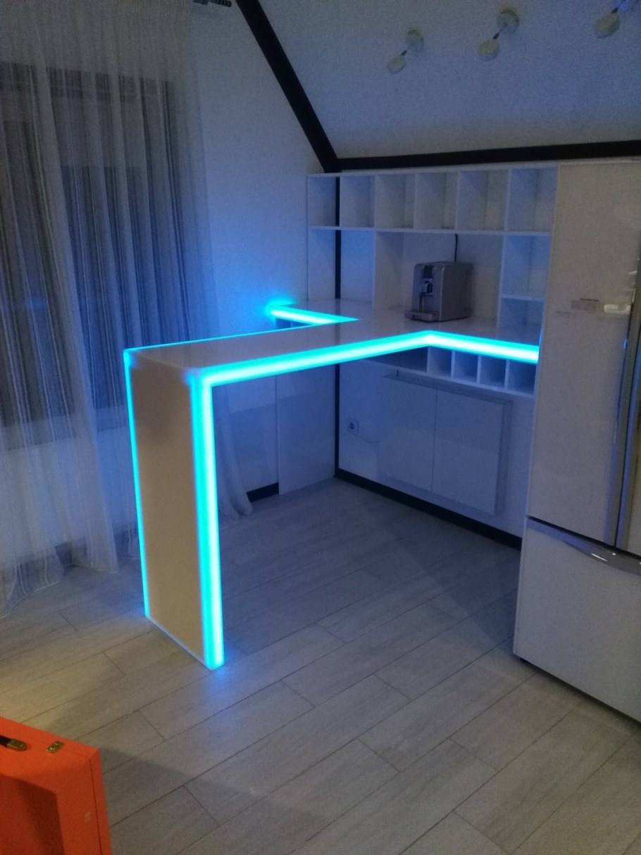 Барная стойка с подсветкой для кухни
