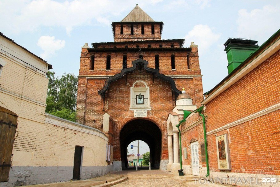 Пятницкие ворота в Коломне