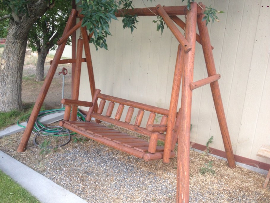 Садовые качели из березы