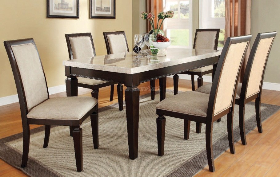 Обеденные столы и стулья