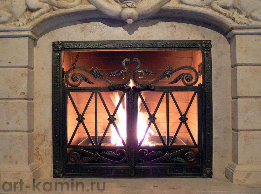 Кованые двери на камин