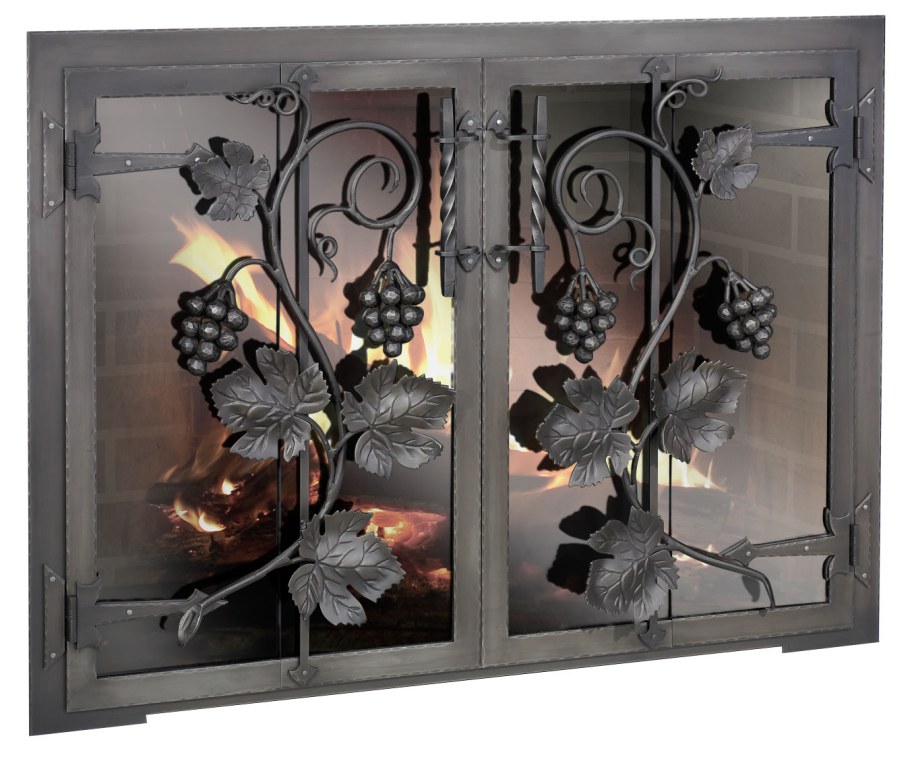 Кованые дверцы для камина