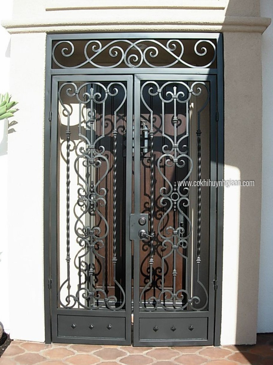 Кованная решетка на дверь